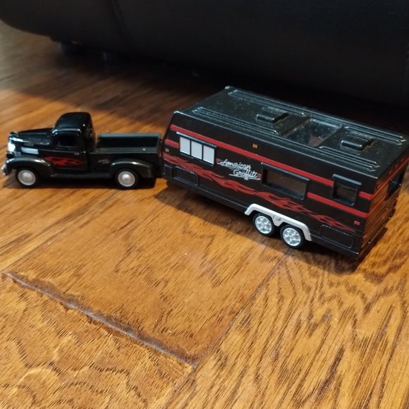 American Graffiti Truck & Camper - Picture 3 of 4